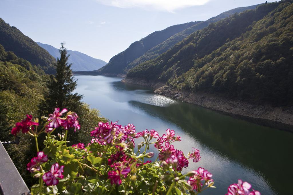 Hotel Al Lago Vogorno Exterior foto